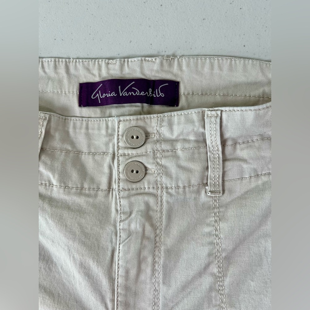 2 pair size 10 shorts for women- Lee Natural Fit, Gloria Vanderbilt Cream Cargo - Picture 6 of 17